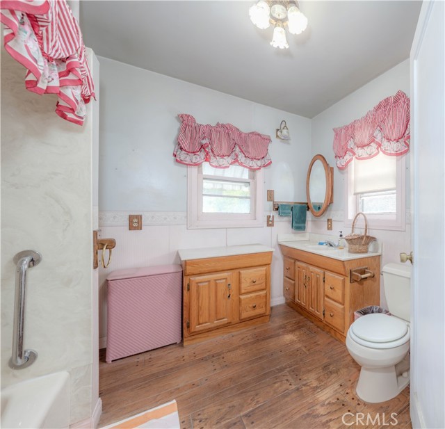 Detail Gallery Image 23 of 47 For 2219 N Flower St, Santa Ana,  CA 92706 - 3 Beds | 1/1 Baths