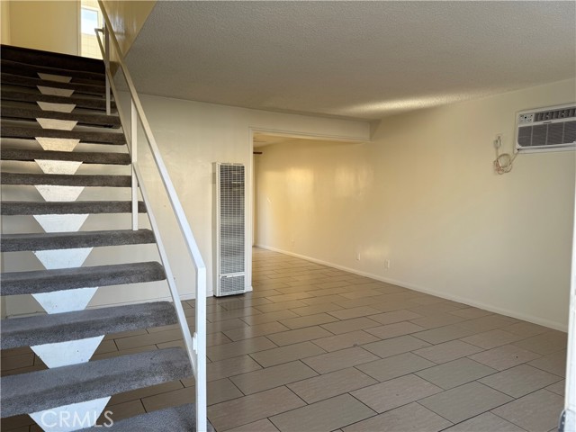 Detail Gallery Image 5 of 12 For 1953 N Parish #C,  Burbank,  CA 91504 - 2 Beds | 1/1 Baths