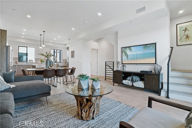 6719 N Galie, Van Nuys, CA, 91411 6719 N Galie, Van Nuys, CA, 91411