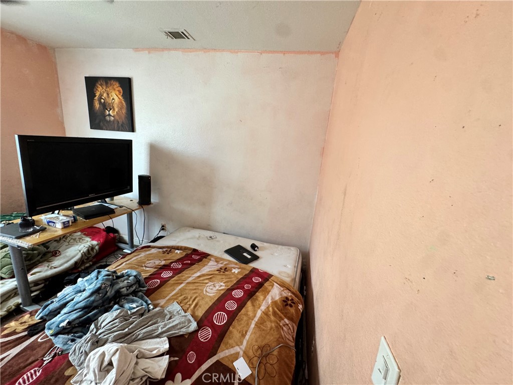 https://media.crmls.org/medias/35b0f9b1-113b-4b41-8159-12d906379f98.jpg?preset=X-Large