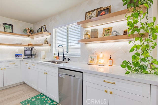 Detail Gallery Image 10 of 30 For 116 Yosemite, Perris,  CA 92570 - 3 Beds | 2/1 Baths