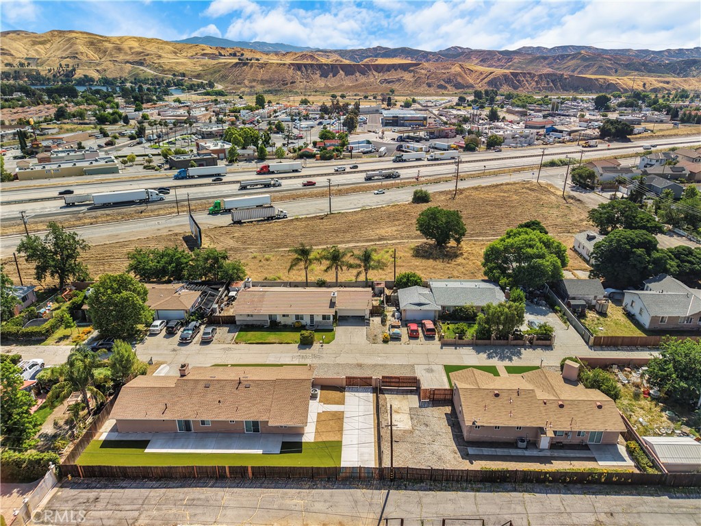 https://media.crmls.org/medias/35b20a26-faa0-4565-ab2f-4939cdd16c25.jpg?preset=X-Large