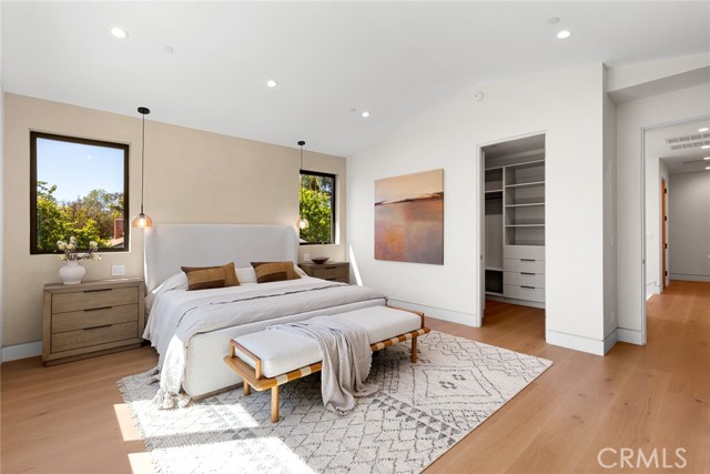 22640 Clarendon Street, Woodland Hills CA: https://media.crmls.org/medias/35b2547c-81cb-46f4-a026-b2d70e3ec11e.jpg