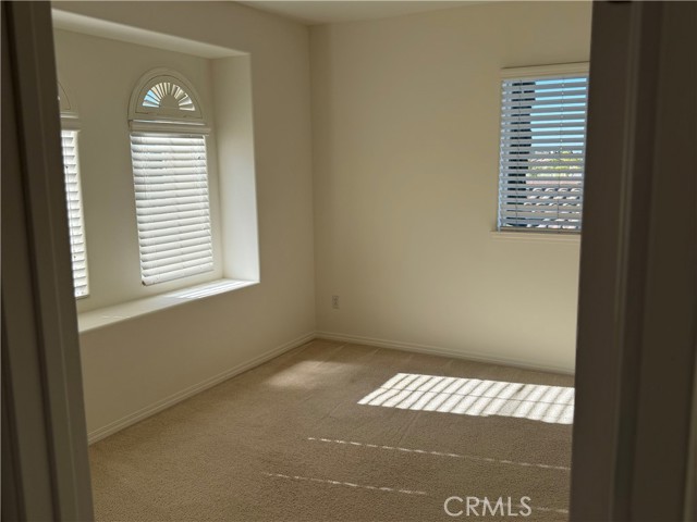 Detail Gallery Image 17 of 22 For 317 Commons Park Dr, Camarillo,  CA 93012 - 5 Beds | 3 Baths