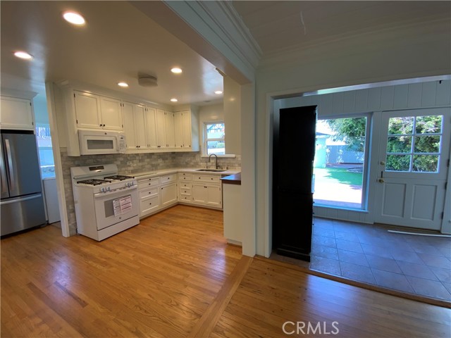 2920 Alma Avenue, Manhattan Beach CA: https://media.crmls.org/medias/35b26f02-e4b8-4d42-a244-dec3b34b22c6.jpg