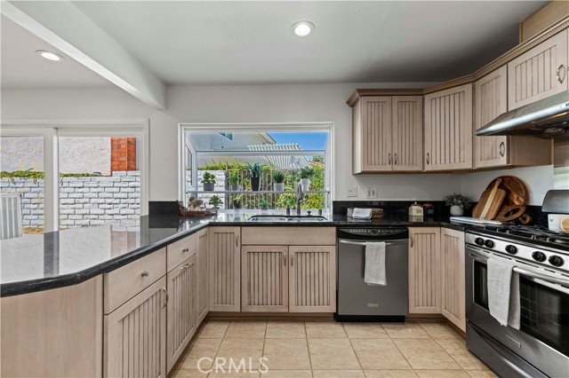 11730 Preston Trails Avenue, Porter Ranch CA: https://media.crmls.org/medias/35b29936-7d75-4e3e-a3f9-1568f3dec2f5.jpg
