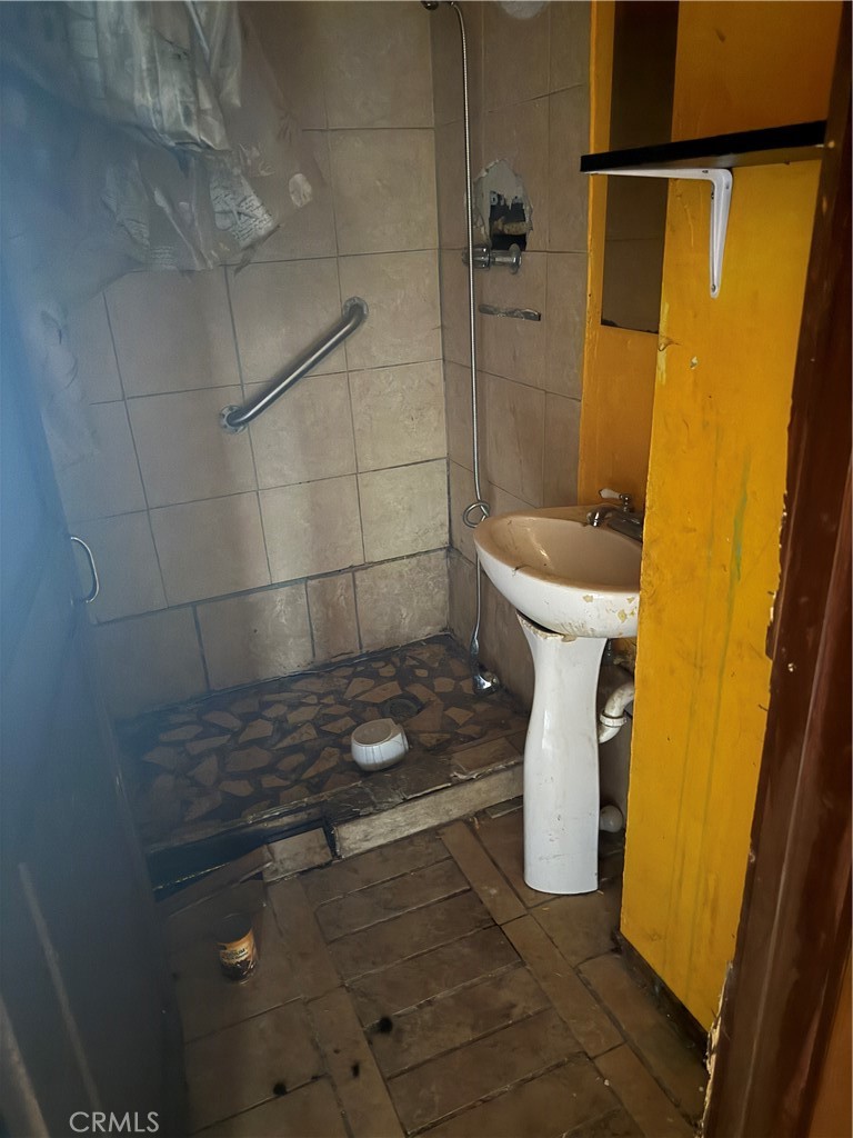 https://media.crmls.org/medias/35b43baa-0d85-4681-9cd7-5caa270f1b65.jpg?preset=X-Large