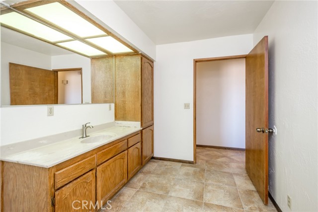 21186 Standing Rock Avenue, Apple Valley CA: https://media.crmls.org/medias/35b43fc2-934a-4691-a7ab-d52f6edd7c22.jpg