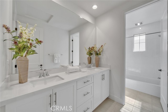 162 Somera, Irvine CA: https://media.crmls.org/medias/35b49eef-799e-4a87-8b0e-e88d3cfc3410.jpg