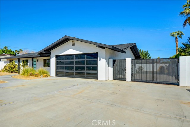 Detail Gallery Image 3 of 42 For 2802 E Venetia Rd, Palm Springs,  CA 92262 - 3 Beds | 2 Baths