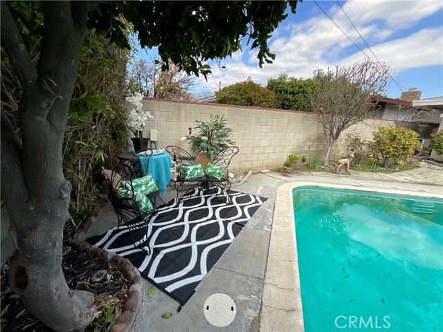 pool area casual seating