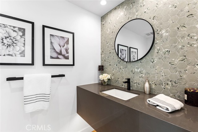Detail Gallery Image 19 of 57 For 5630 Blanco Ave, Woodland Hills,  CA 91367 - 4 Beds | 4/1 Baths