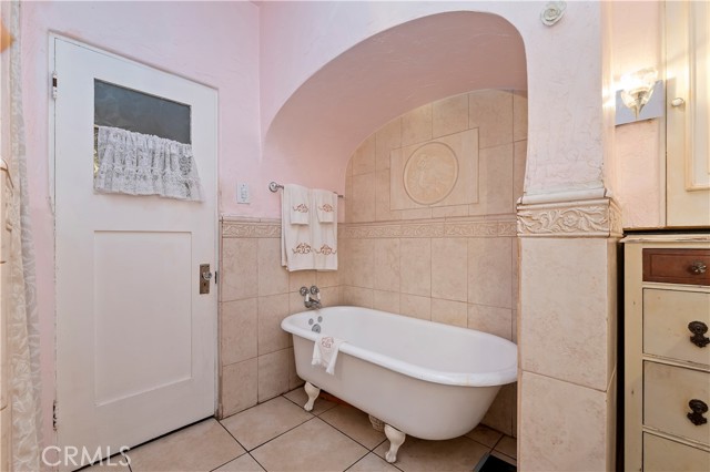 Image 55 of 73 For 4202 University