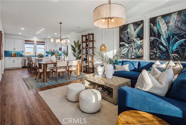 Detail Gallery Image 4 of 13 For 12720 Azure Way #27,  Hawthorne,  CA 90250 - 4 Beds | 3/1 Baths