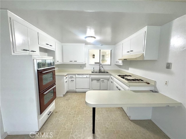 Detail Gallery Image 5 of 13 For 10022 Forrestal Dr, Huntington Beach,  CA 92646 - 4 Beds | 2 Baths