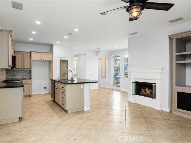 28911 Mirada Circulo, Valencia CA: https://media.crmls.org/medias/35b9e9eb-2a61-4dd7-8e21-6d1e6b8d0f0e.jpg