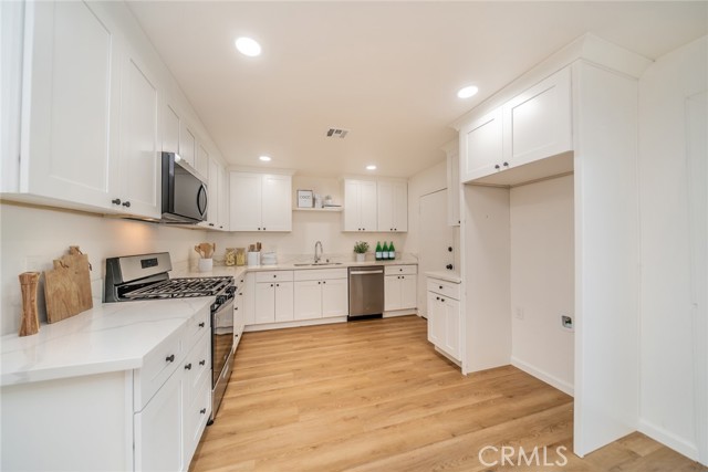 Detail Gallery Image 7 of 26 For 6735 Merito Ave, San Bernardino,  CA 92404 - 4 Beds | 2 Baths