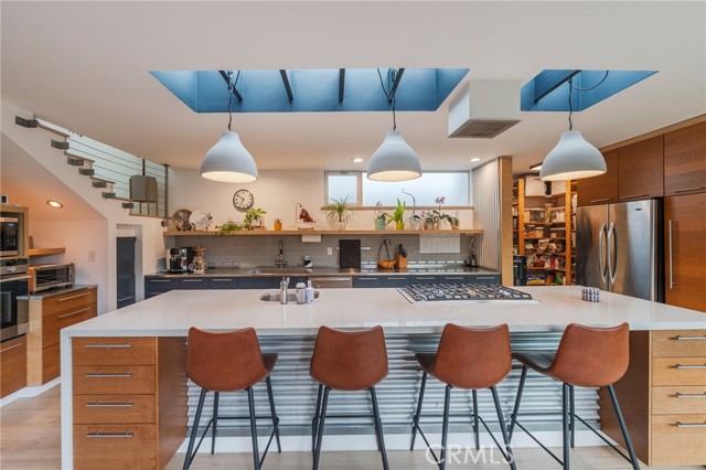 Detail Gallery Image 11 of 49 For 358 Santa Ana, Long Beach,  CA 90803 - 3 Beds | 3 Baths