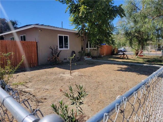 Detail Gallery Image 4 of 23 For 803 E Mayberry Ave, Hemet,  CA 92543 - 3 Beds | 1 Baths