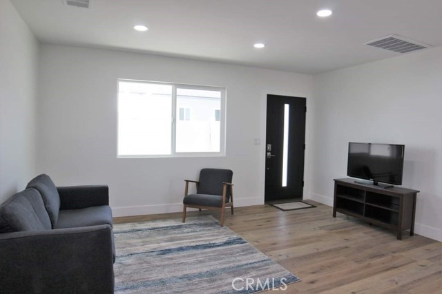 Image 2 of 19 For 8101 Taylor  