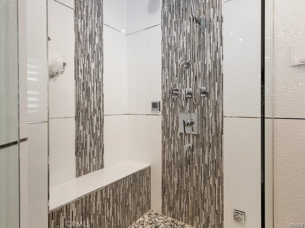 https://media.crmls.org/medias/35bb1666-9ac3-4567-8f91-e3fd77033141.jpg?preset=X-Large