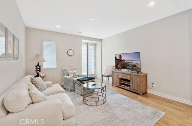 10 Shadybend, Irvine CA: https://media.crmls.org/medias/35bbb1e3-28e7-4106-b413-aec63c8bdddf.jpg