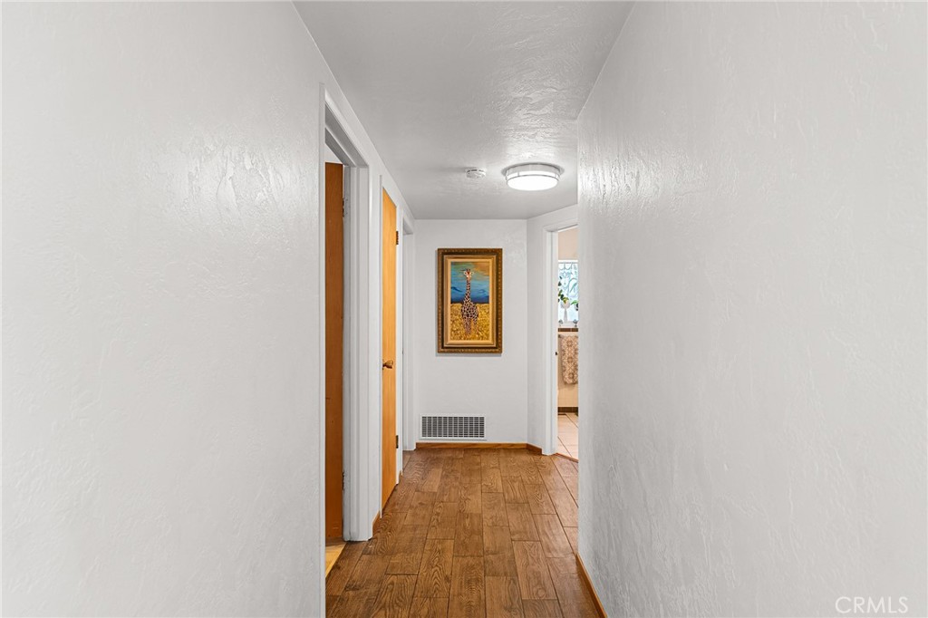 https://media.crmls.org/medias/35bbc342-e590-4506-a839-7e17b5ce1cca.jpg?preset=X-Large