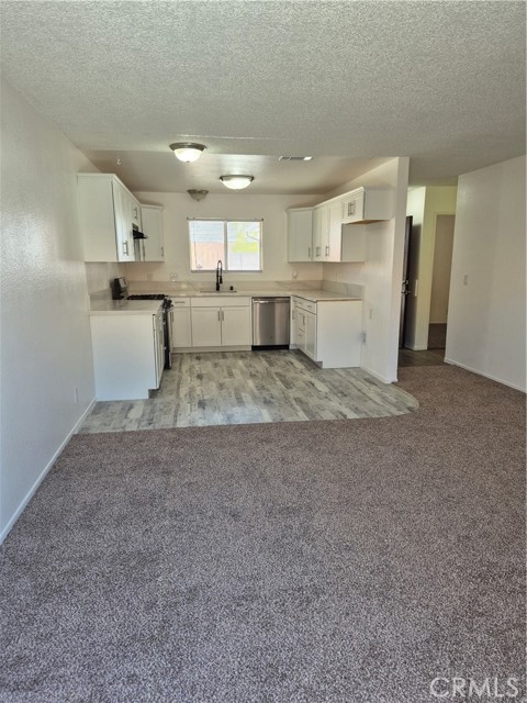 Detail Gallery Image 2 of 18 For 13508 Algonquin Rd #3,  Apple Valley,  CA 92308 - 2 Beds | 2 Baths