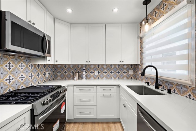 Detail Gallery Image 11 of 26 For 207 E Edgewater Ave #REAR,  Newport Beach,  CA 92661 - 2 Beds | 2 Baths