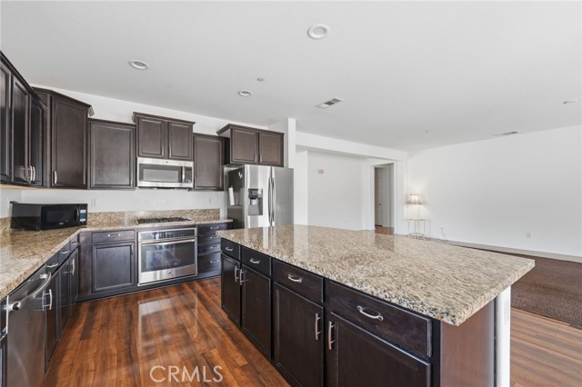 Detail Gallery Image 3 of 53 For 6815 Riverglen Ct, Corona,  CA 92880 - 4 Beds | 2/1 Baths