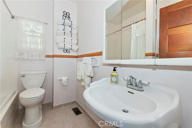 Detail Gallery Image 13 of 39 For 22911 Crest Forest Dr, Crestline,  CA 92325 - 3 Beds | 2/1 Baths