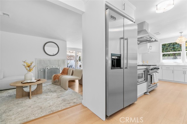 Detail Gallery Image 8 of 68 For 6454 Baird Ave, Reseda,  CA 91335 - 4 Beds | 2/1 Baths
