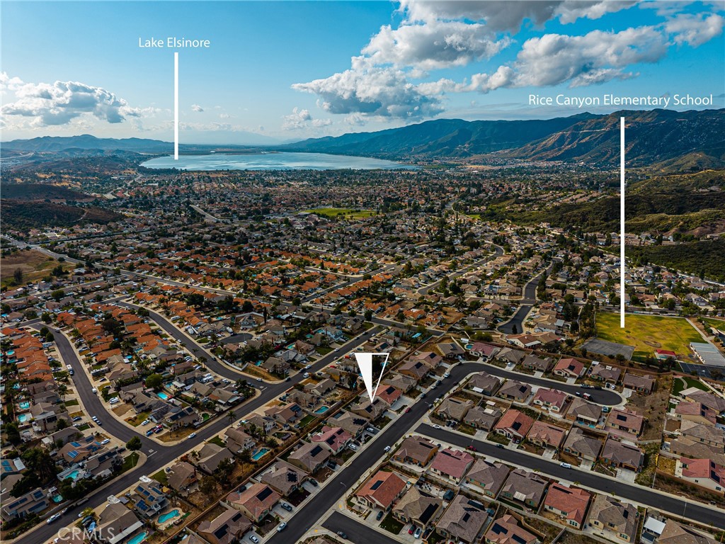https://media.crmls.org/medias/35bea1f0-b2f7-437e-b977-e6059d7f47ec.jpg?preset=X-Large