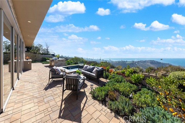 3355 Alta Laguna Boulevard, Laguna Beach CA: https://media.crmls.org/medias/35bff0af-04cb-4366-b4b4-664966a2e3e1.jpg
