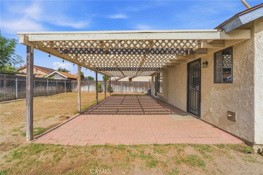 https://media.crmls.org/medias/35c0d5ad-d542-4baf-afed-d401be4c0827.jpg?preset=X-Large