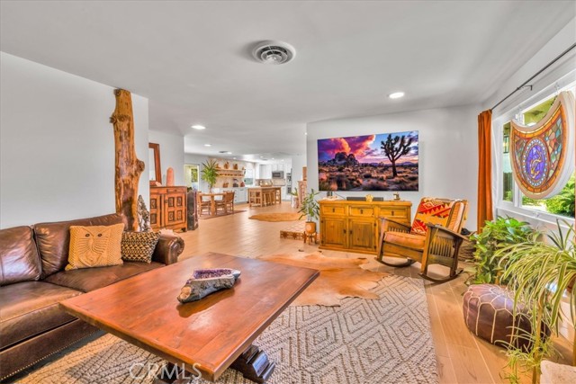 9124 Joshua Lane, Yucca Valley CA: https://media.crmls.org/medias/35c14f65-bc4b-4255-9f66-6ead576b3f5e.jpg