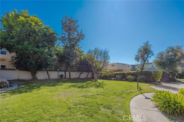 Detail Gallery Image 25 of 28 For 18110 Killion St #2,  Tarzana,  CA 91356 - 3 Beds | 2/1 Baths