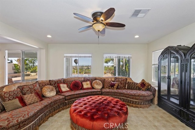 Detail Gallery Image 19 of 49 For 32856 Northshire Cir, Temecula,  CA 92592 - 4 Beds | 4 Baths