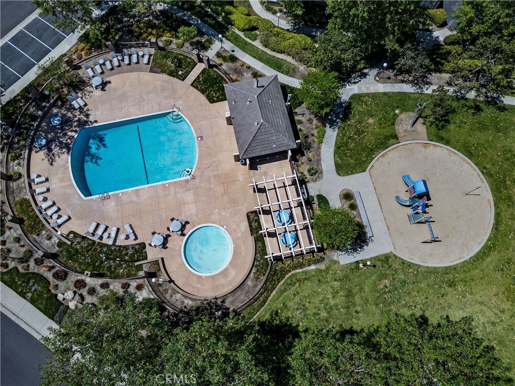 https://media.crmls.org/medias/35c3ef0a-ba80-4ee6-9532-3a48cb692578.jpg?preset=X-Large