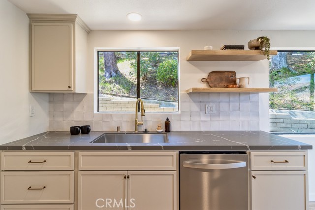 Detail Gallery Image 15 of 45 For 1463 N View Dr, Westlake Village,  CA 91362 - 2 Beds | 2/1 Baths
