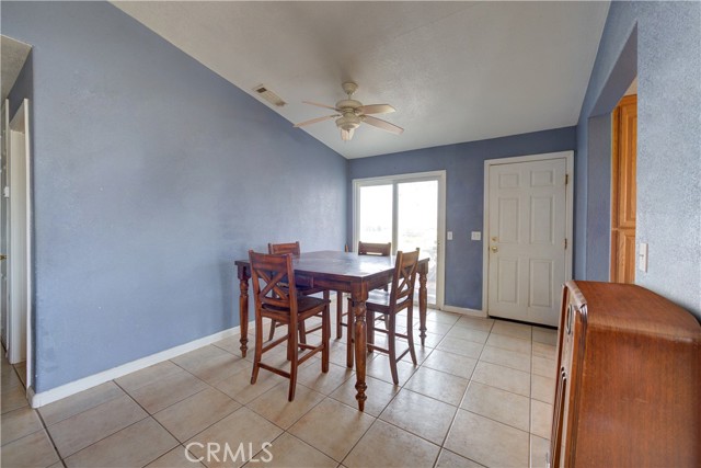 13765 Georgia Road, Santa Margarita CA: https://media.crmls.org/medias/35c53628-87ea-4448-8430-531cc45f9efb.jpg