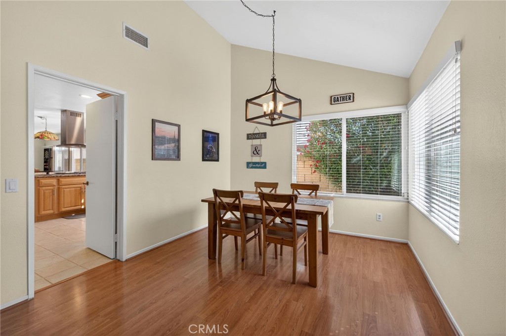 https://media.crmls.org/medias/35c540cf-9e32-42e7-b869-aa766e943556.jpg?preset=X-Large