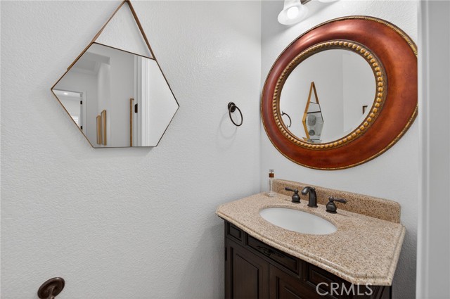 Detail Gallery Image 39 of 44 For 1563 E via Mirasol, Fresno,  CA 93730 - 4 Beds | 3 Baths