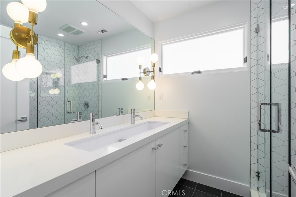 https://media.crmls.org/medias/35c64f69-2659-4f8c-b432-567bb747992c.jpg?preset=X-Large
