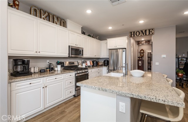 Detail Gallery Image 8 of 18 For 1537 Hollygate Trl, Beaumont,  CA 92223 - 2 Beds | 2 Baths