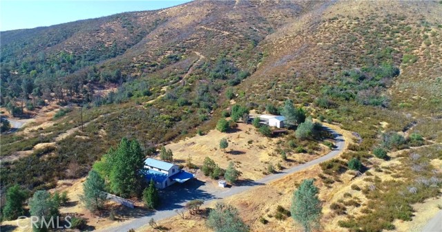 4943 Yaqui Gulch Road, Mariposa CA: https://media.crmls.org/medias/35c7cf1b-2bfd-413c-a840-d7821e353022.jpg