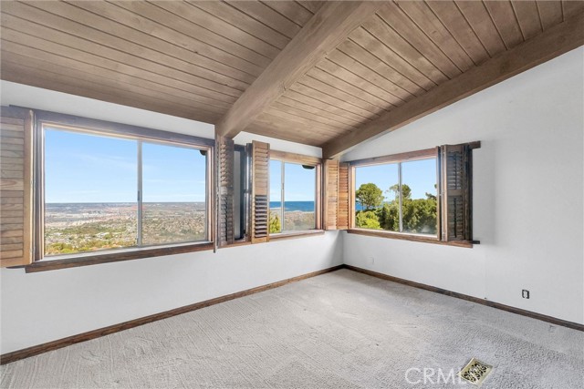 30062 Grandpoint Lane, Rancho Palos Verdes CA: https://media.crmls.org/medias/35c7e7aa-4aaf-4dad-98c3-806191022c84.jpg