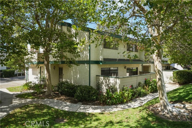 Detail Gallery Image 25 of 32 For 23542 Newhall Ave #5,  Newhall,  CA 91321 - 3 Beds | 3 Baths