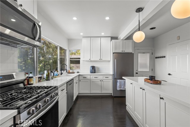 2067 Mayview Drive, Los Angeles CA: https://media.crmls.org/medias/35c852d1-ce2a-47d4-b9b0-16ee8d6d9c03.jpg