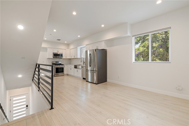 Detail Gallery Image 12 of 53 For 1143 Irolo St, Los Angeles,  CA 90006 - 12 Beds | 14 Baths